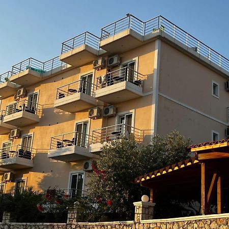 Season Inn Dhërmi Exterior foto