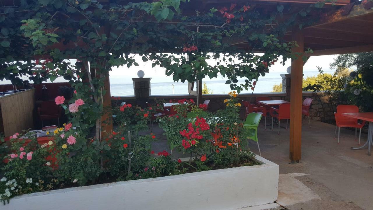 Season Inn Dhërmi Exterior foto